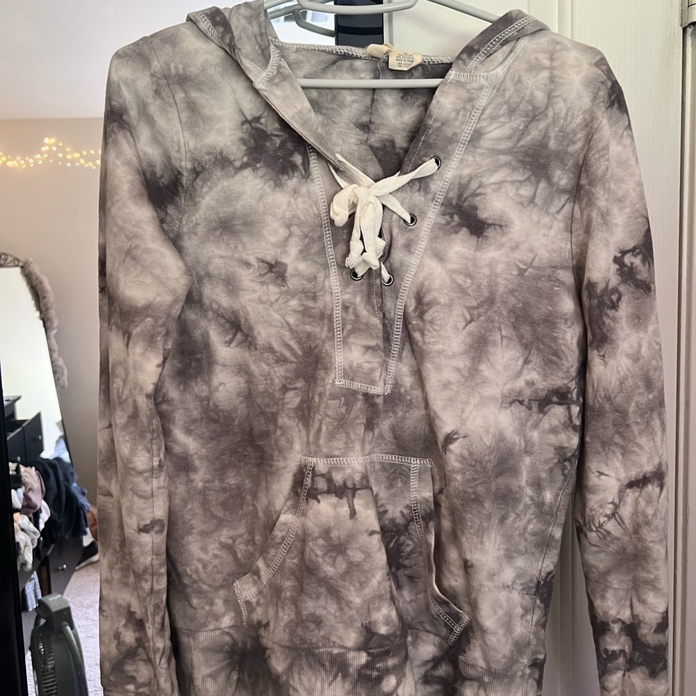 Tie-Dye Lace-Up Hoodie in Gray